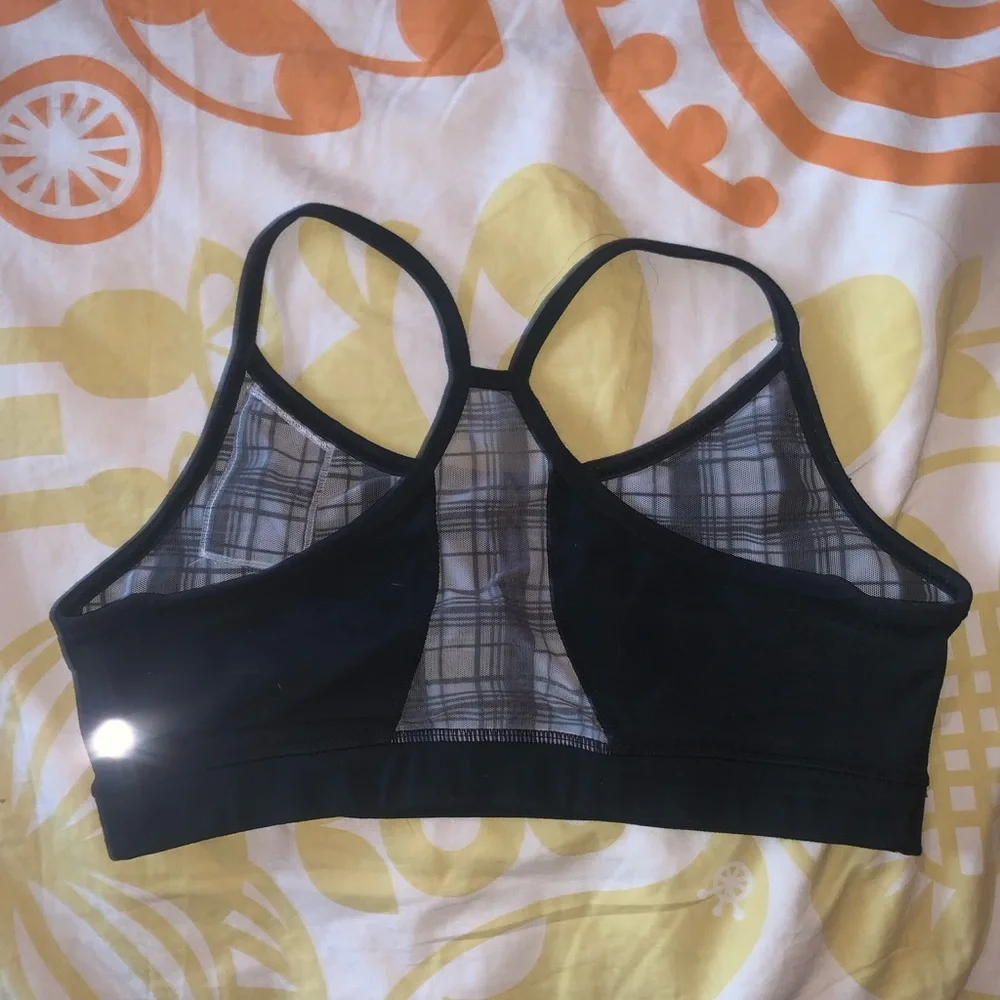 Lululemon sports bra - Picture 2 of 3